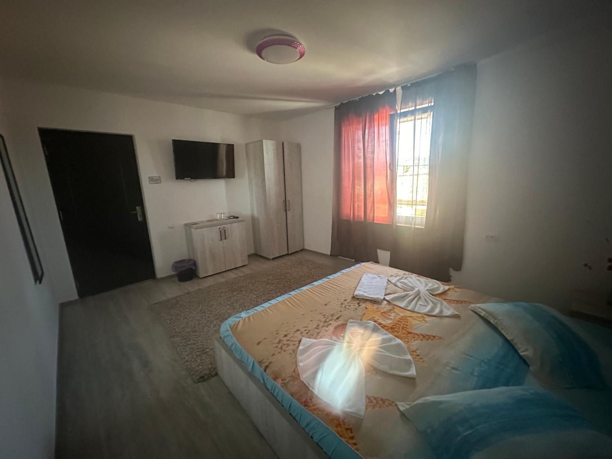 Hotel Casa Clau Orszowa Zewnętrze zdjęcie