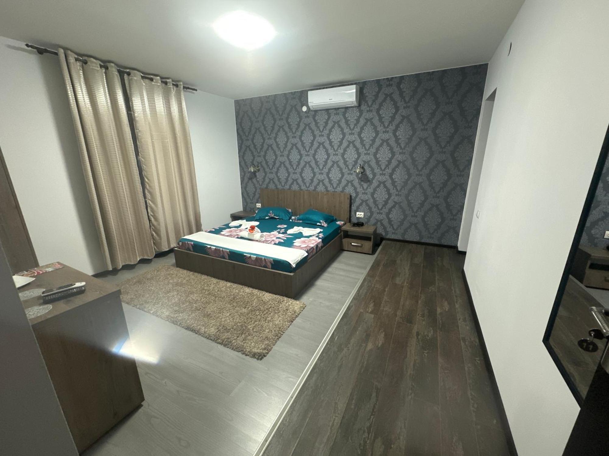 Hotel Casa Clau Orszowa Zewnętrze zdjęcie