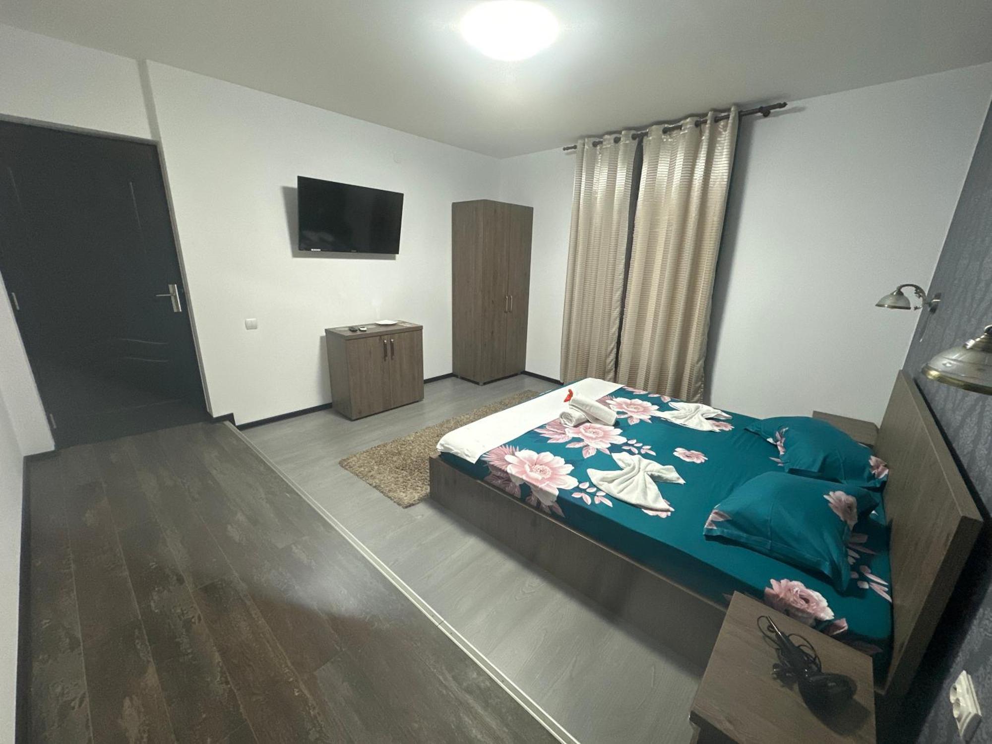 Hotel Casa Clau Orszowa Zewnętrze zdjęcie