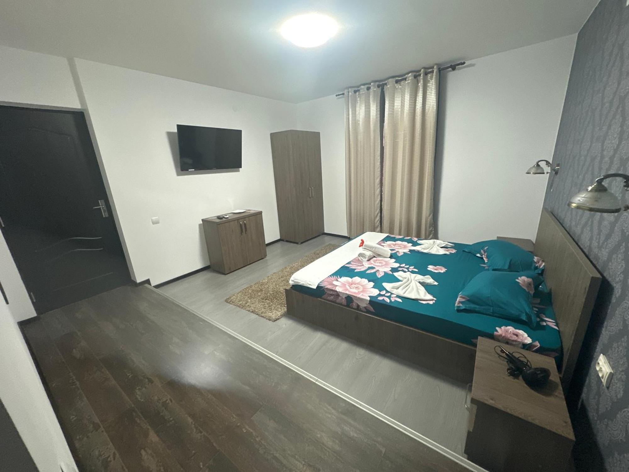 Hotel Casa Clau Orszowa Zewnętrze zdjęcie