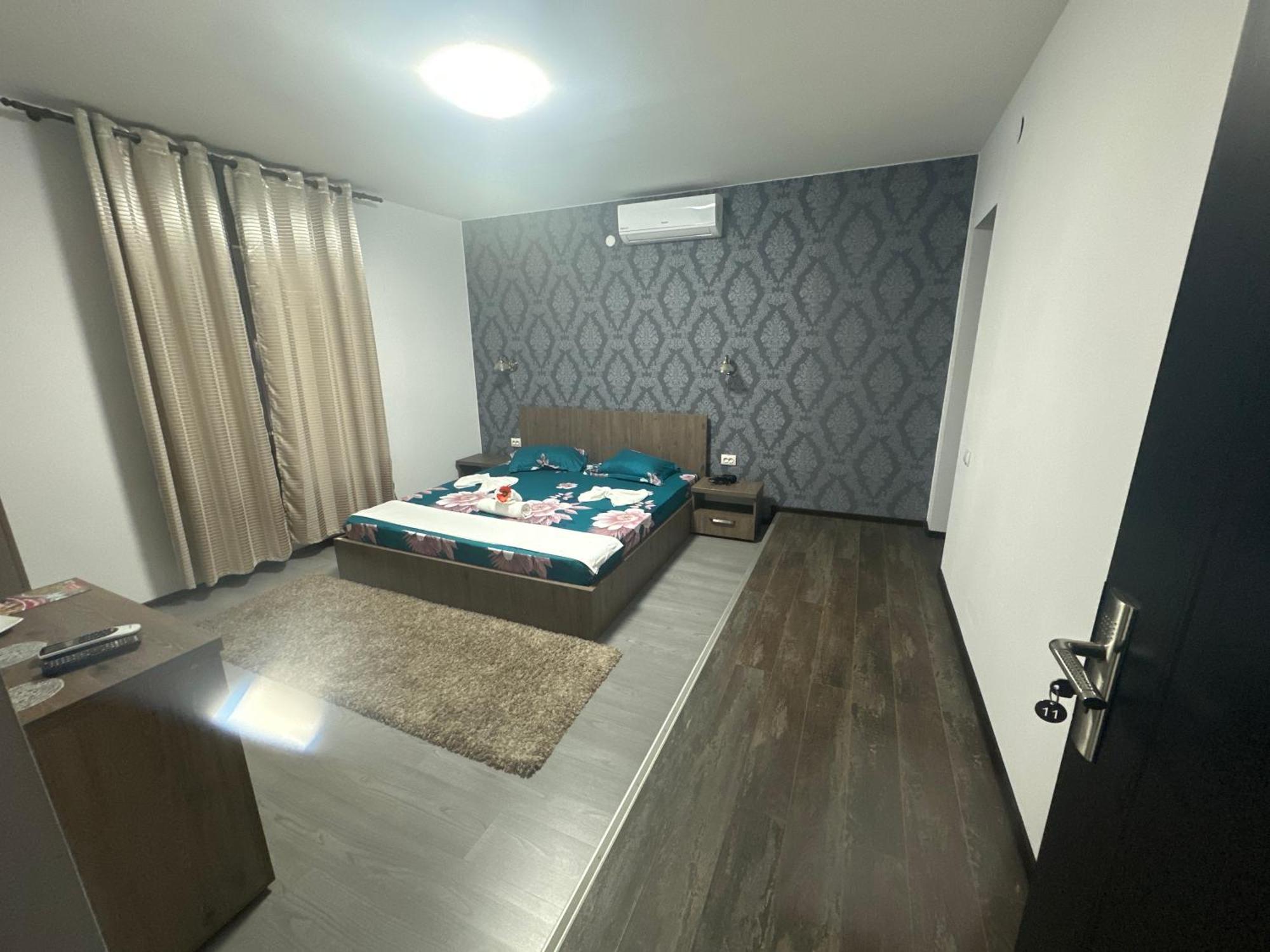 Hotel Casa Clau Orszowa Zewnętrze zdjęcie
