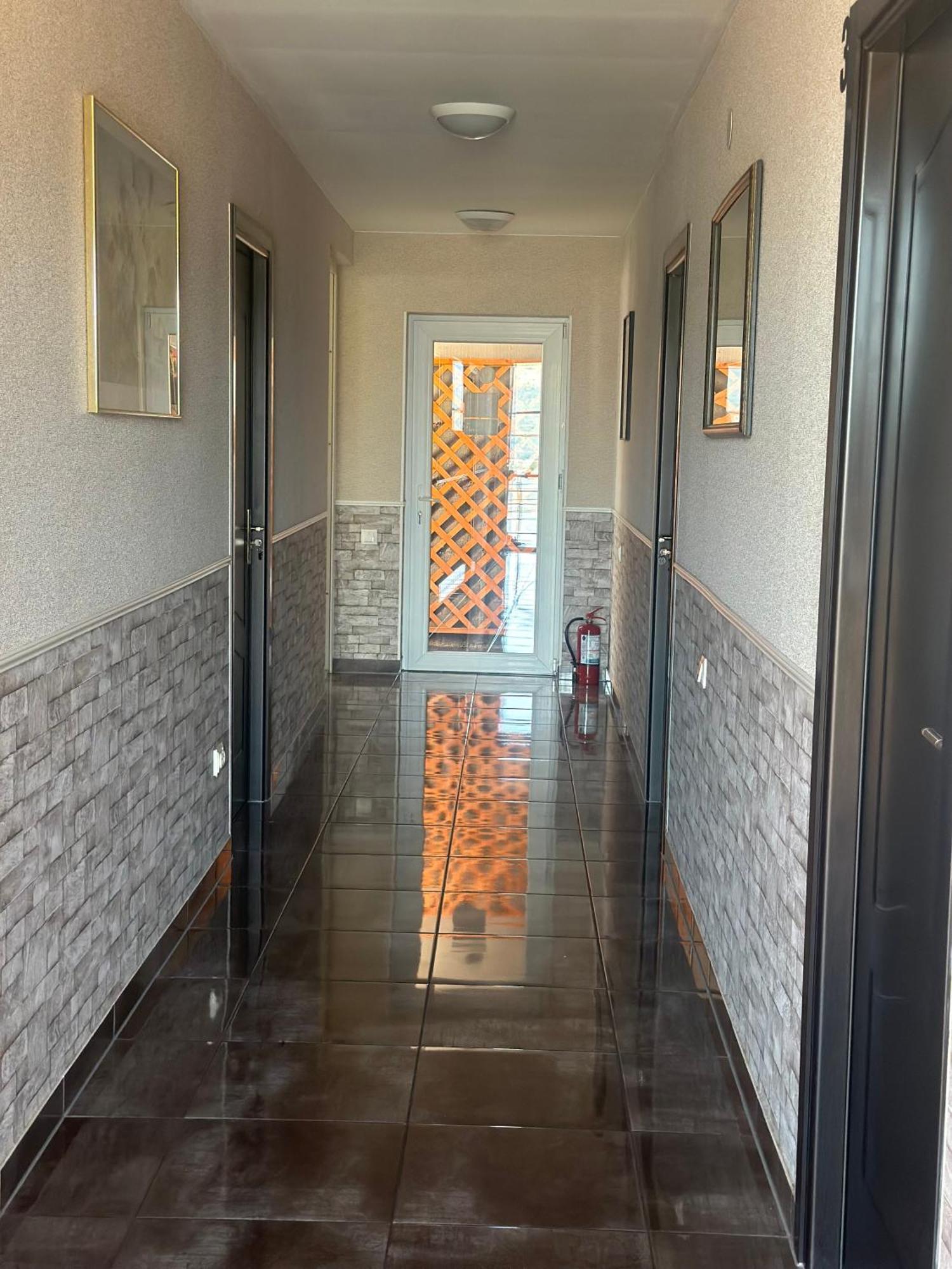 Hotel Casa Clau Orszowa Zewnętrze zdjęcie
