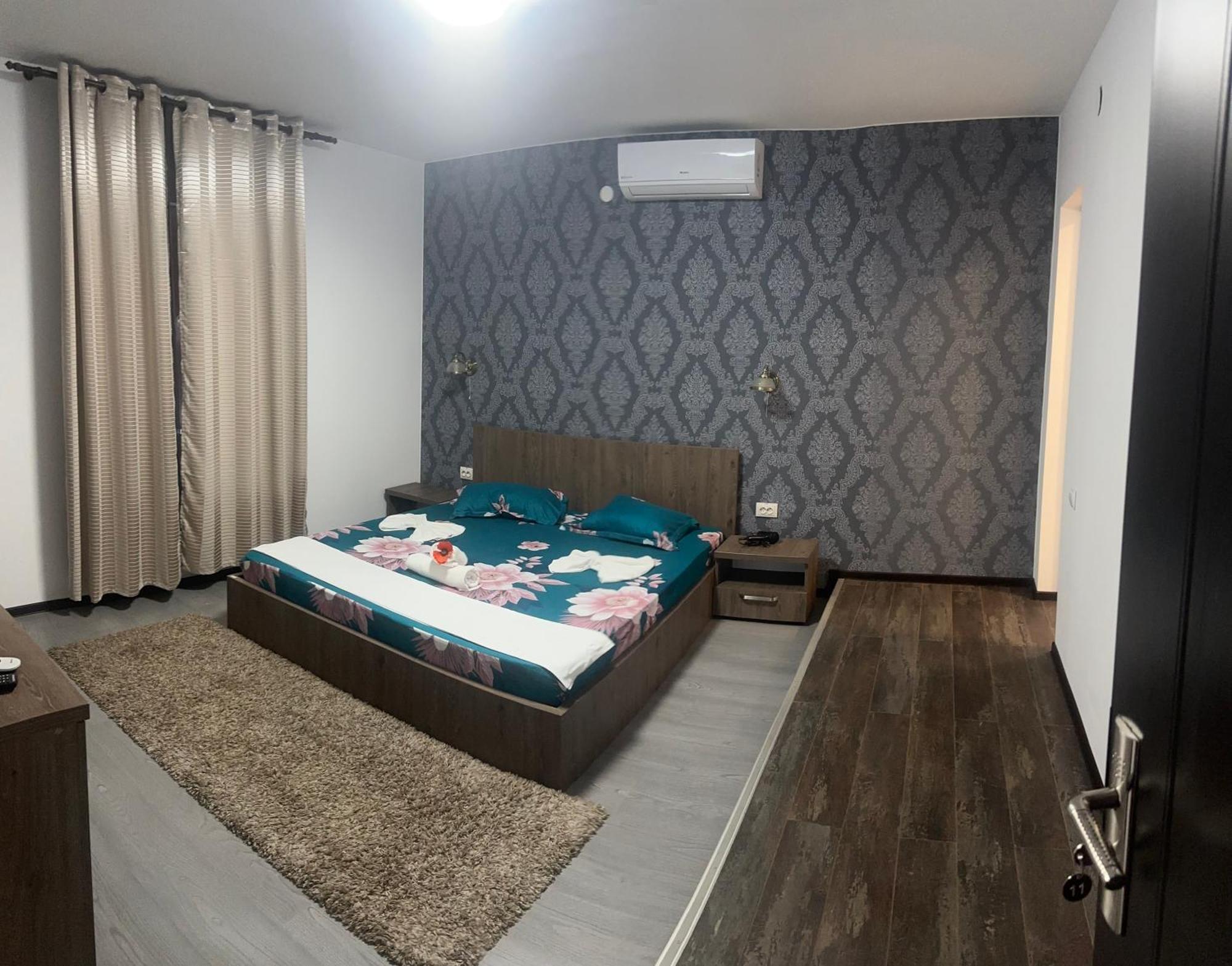 Hotel Casa Clau Orszowa Zewnętrze zdjęcie