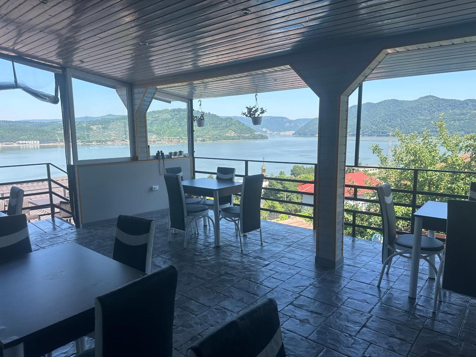Hotel Casa Clau Orszowa Zewnętrze zdjęcie